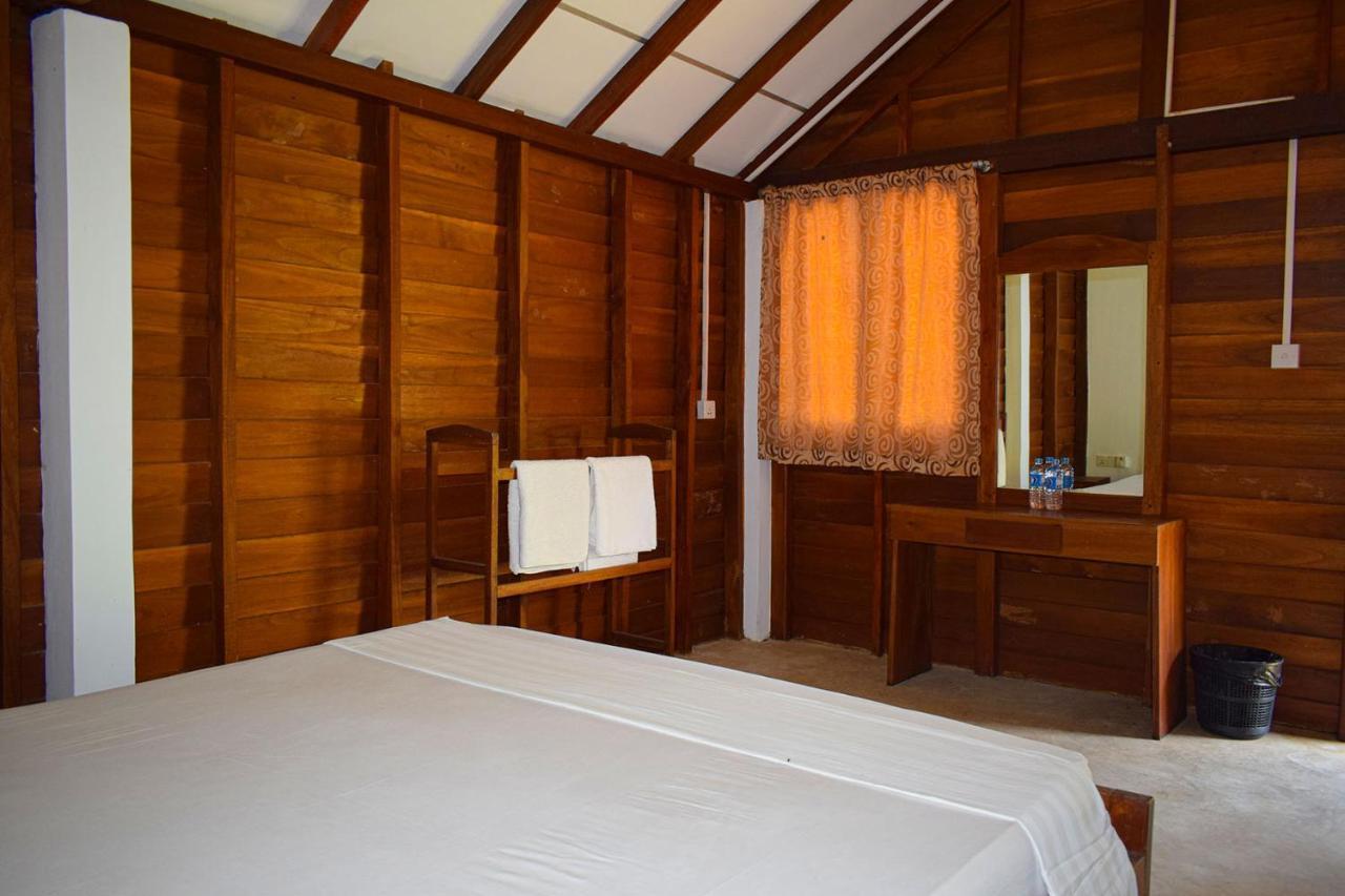 High Park Hotel นิลาเวลี ภายนอก รูปภาพ