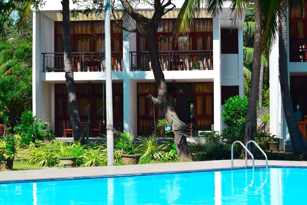 High Park Hotel นิลาเวลี ภายนอก รูปภาพ