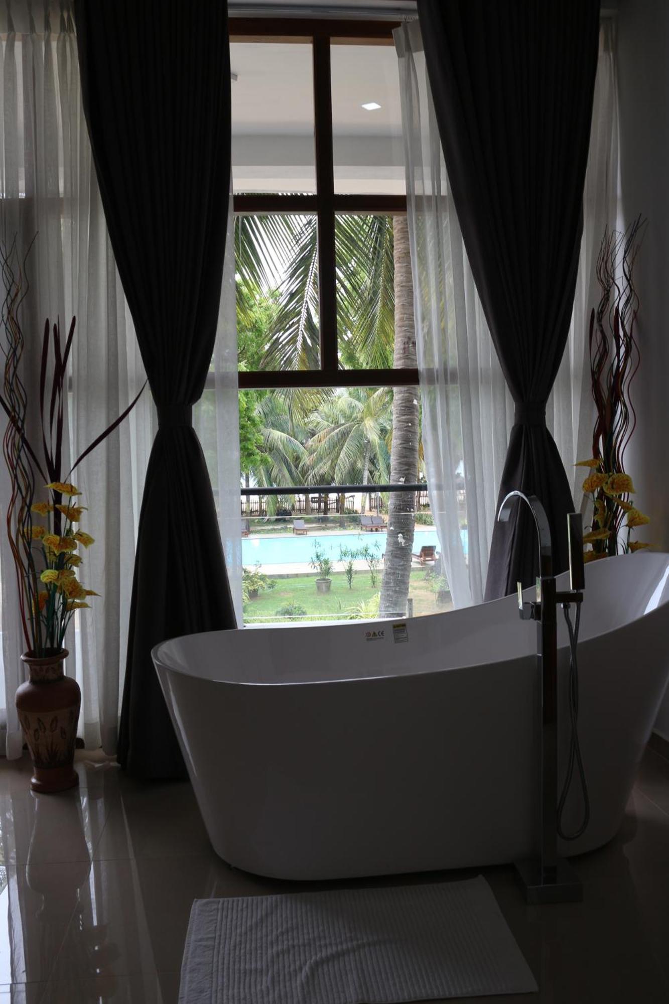 High Park Hotel นิลาเวลี ภายนอก รูปภาพ