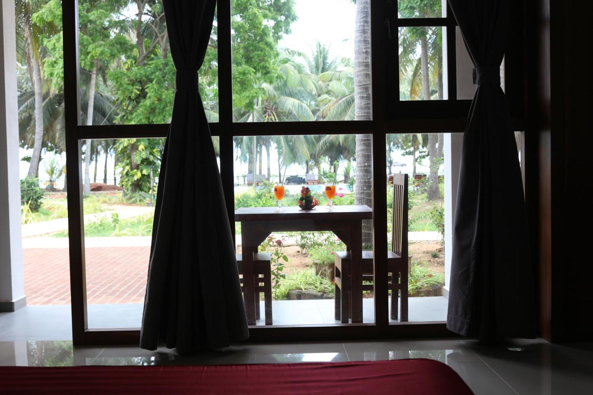 High Park Hotel นิลาเวลี ภายนอก รูปภาพ