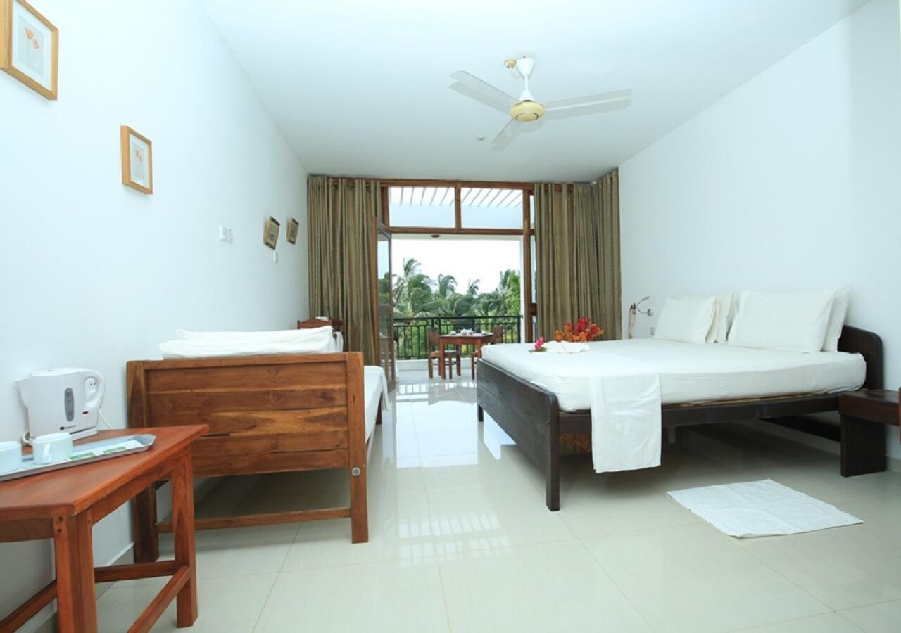 High Park Hotel นิลาเวลี ภายนอก รูปภาพ